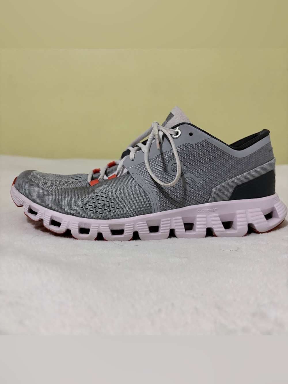 On Running Women's Gray Sneakers with Light Pink Soles Sz 8.5